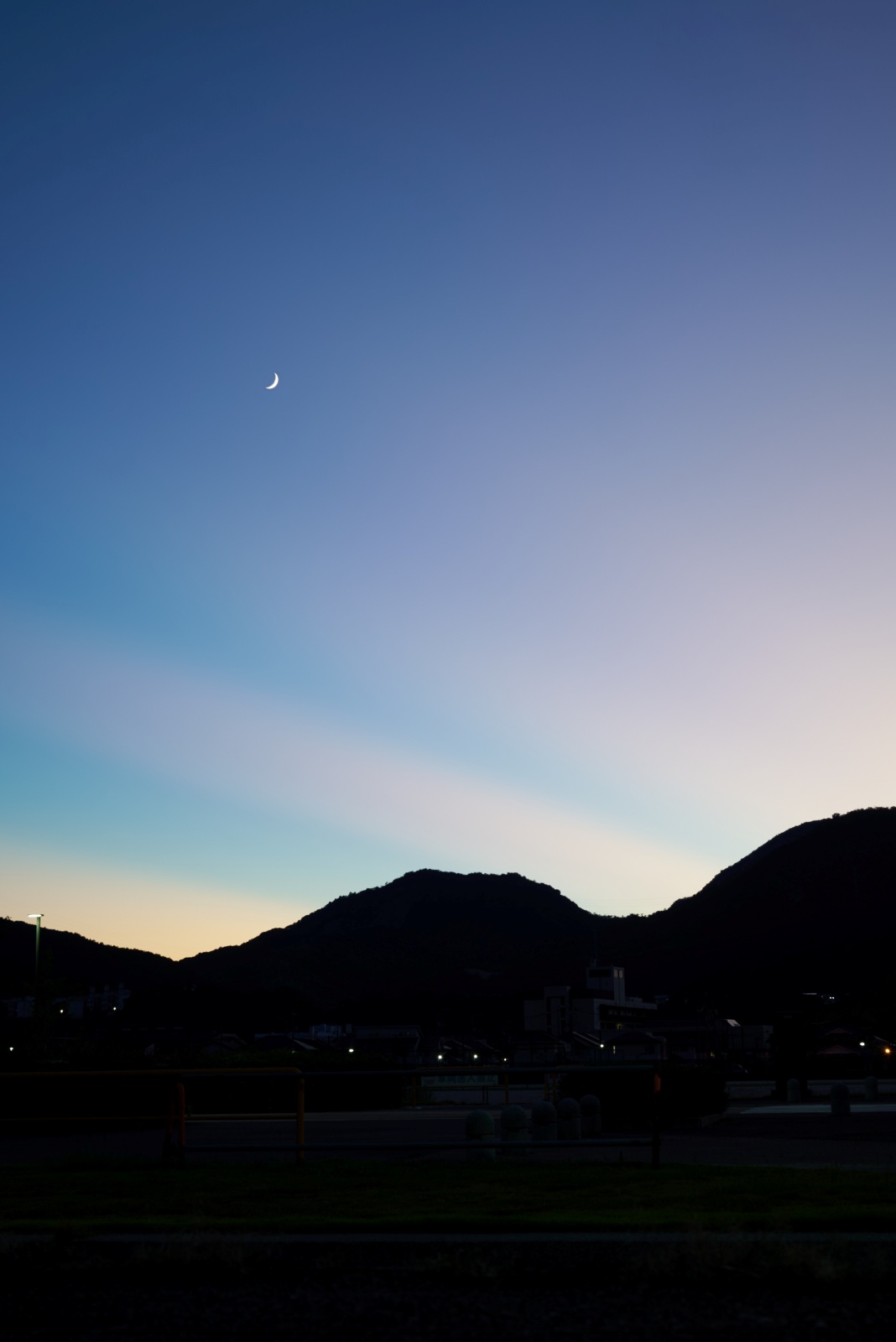 ニコンZ5とNIKKOR Z 50mm f/1.8Sで撮った写真。虹のような夕焼け。